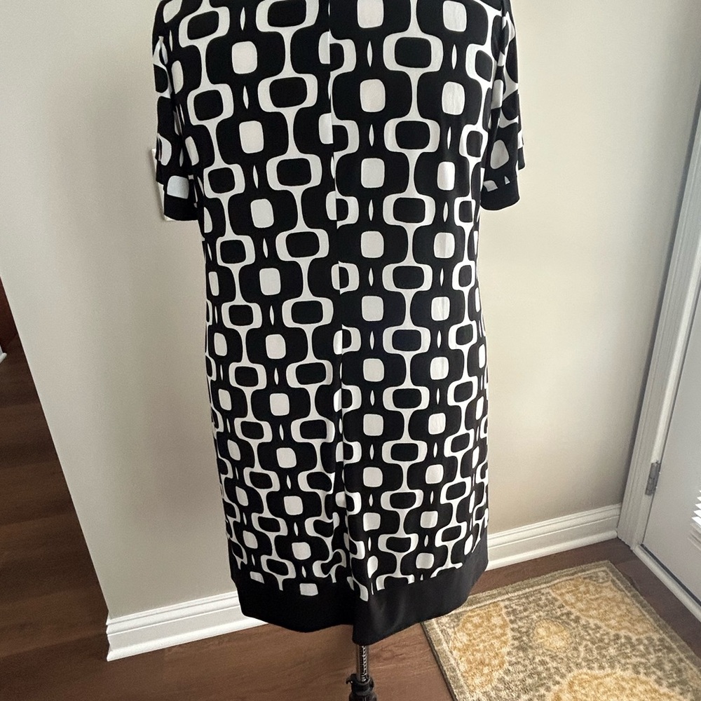 Dressbarn Black and White Sheath Mini Dress - Picture 3 of 4